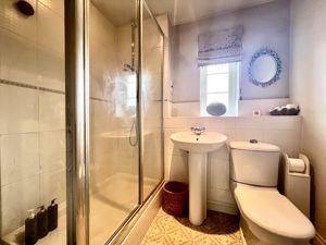 En-Suite- click for photo gallery